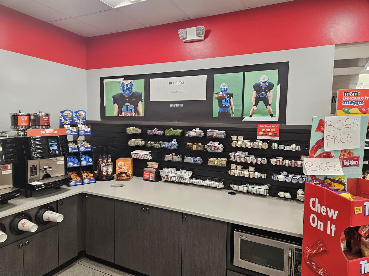 jared_bryce's tweet photo. @caseysgenstore reppin hard for @BluejaysGuthrie #40 @JaydenRsimpson #MXTE @gosartellsabres @1BroncoFootball https://t.co/omWqzgz1no