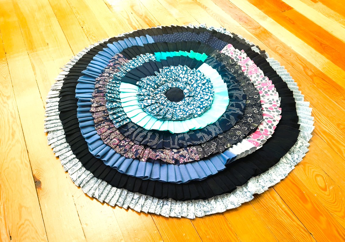nihalguven66's tweet photo. Parça Penye Kumaşları Değerlendirin / Evaluate Combed Cotton Fabrics
https://t.co/2yWrFoA9gv
#YouTube #recycle #geridönüşüm #diy #idea #creative #craft #doityourself #kendinyap #art #sanat #halı #carpet #ustaeller #masterhands #follow #takip https://t.co/5rFBCqfLK9