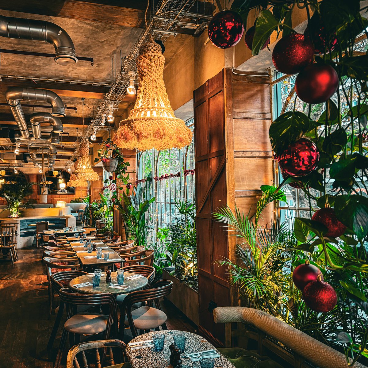Got a budget to stick to for this year's festive bash? These are London's most affordable Christmas party venues🎉🎄 

bit.ly/3XF2XZT