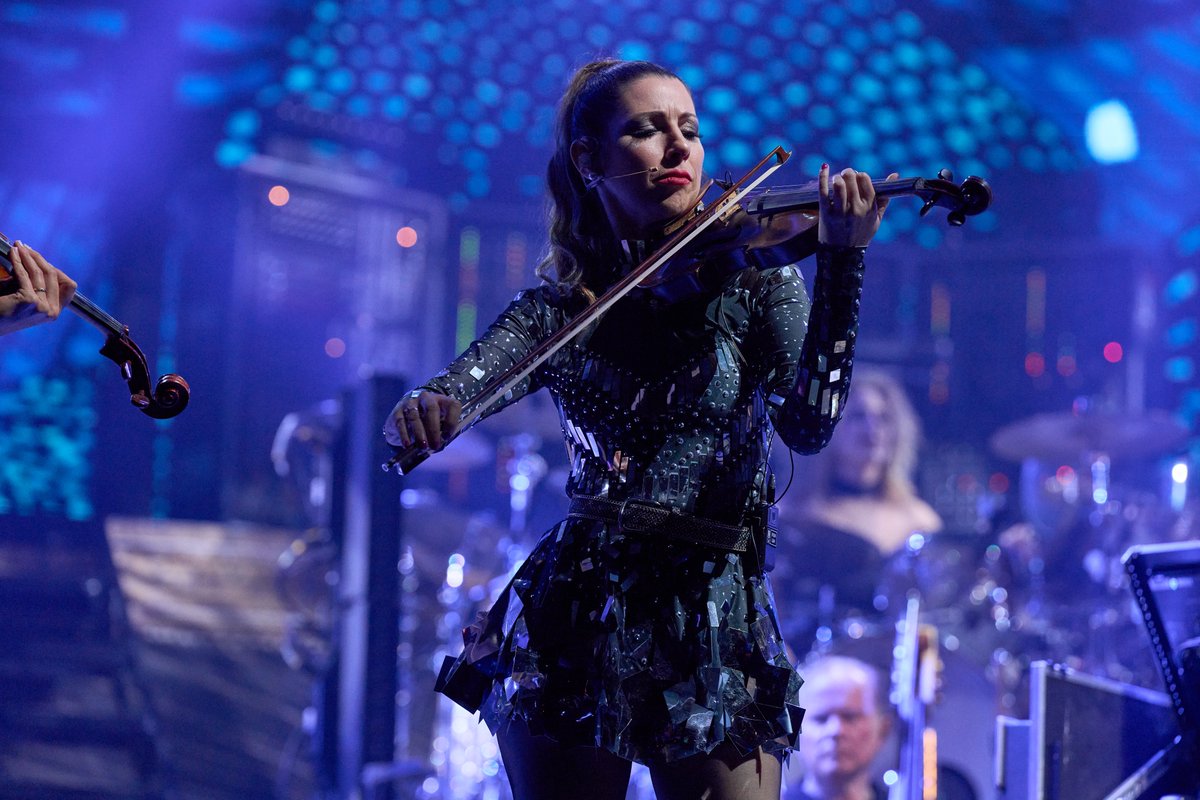 It's wonderful to be back in Texas! Thank you, Forth Worth ⭐️

📸 Suzanne Teresa #HansZimmerLive