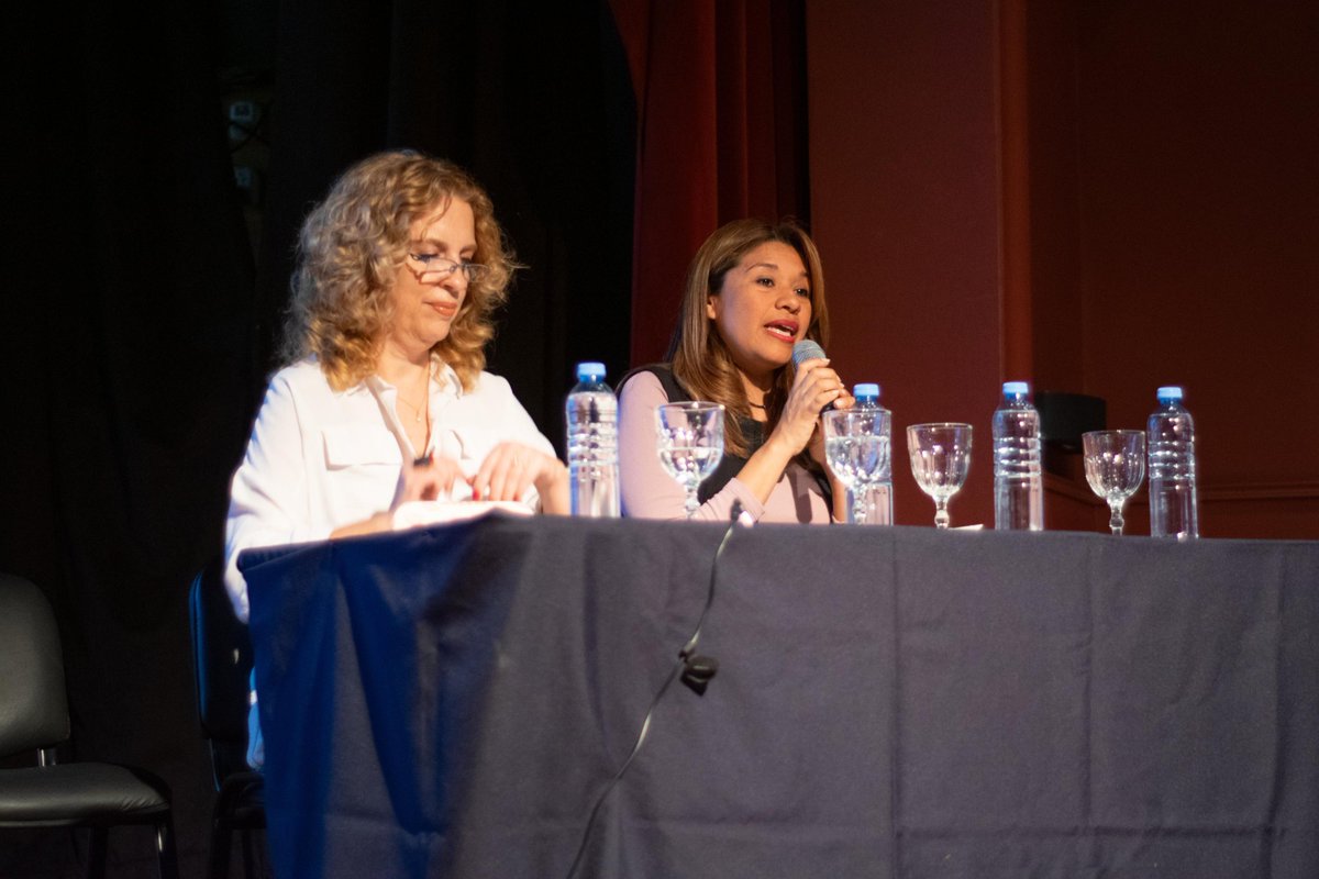 TeresitaMadera's tweet photo. En el Día Provincial del Profesional del Trabajo Social, acompañe a colegas en el Seminario "La Propuesta del Ingreso Ciudadano en Argentina, un Debate Urgente", que tiene que ver con la renta universal, ya plasmada en la nueva Constitución Riojana. 

En los tiempos actuales nuestra profesión es primordial para lograr reconstruir los tejidos sociales y retomar un camino donde el respeto y la dignidad de nuestra gente, sea una prioridad.