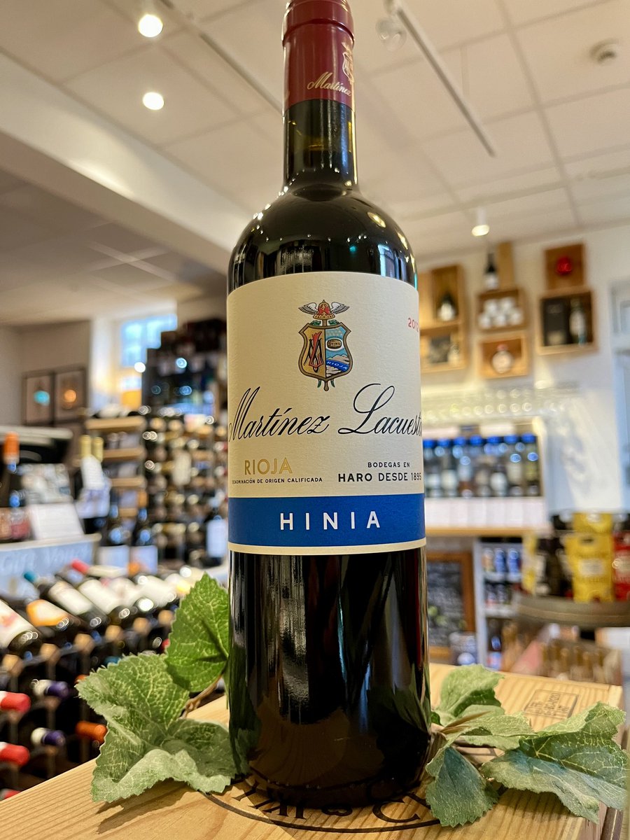 MrMrsFineWine's tweet image. It most certainly IS a day for RED! NEW from Martinez Lacuesta Hinia Reserva 2012, from Haro, Rioja. Aged for an impressive 36 months in American oak barrels, the wine produces aromas of ripe black fruits with notes of balsamic, vanilla and chocolate. #MidweekPick @vindependents