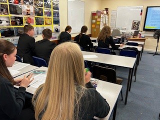 SharnbrookAca's tweet image. Great turnout tonight for Y11 English revision #excellenceforall