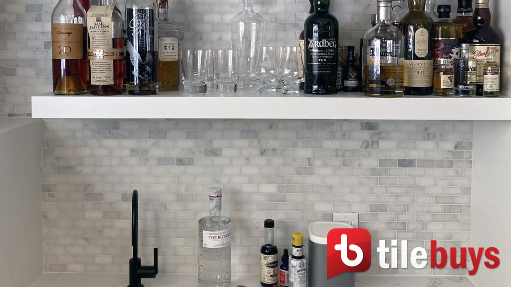tilebuys's tweet photo. William Clark added this photo of a stunning #minibar niche #backsplash to his review of our Carrara Venato Marble mosaic tile in the 1x2 inch mini-brick subway pattern.

See the review: https://t.co/8quAv0p385 

#diytile #diy #accentwall #backsplash #diyproject #tileproject https://t.co/QKDj9kWgWz