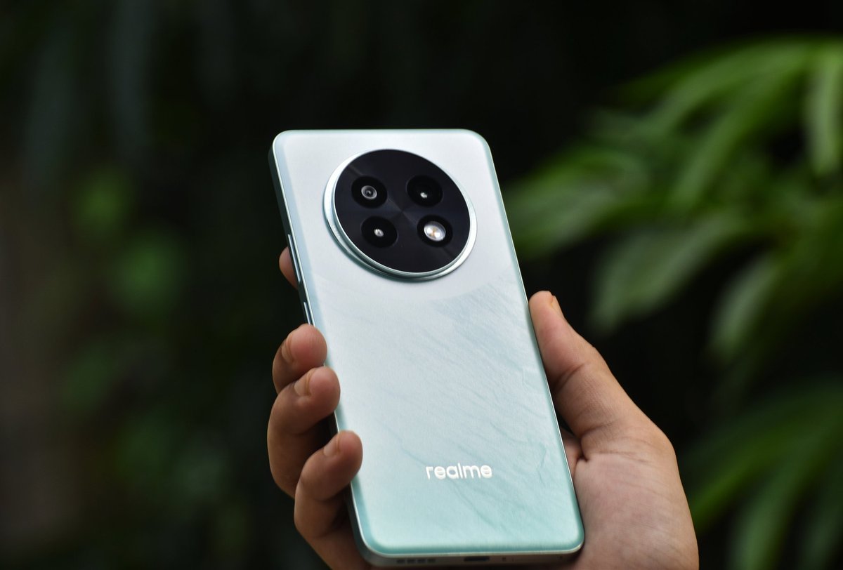 Parthibroy16's tweet photo. After a month with the realme 13+ 5G, I can confidently say it's a game-changer for mobile gamers. Powered by the Dimensity 7300 Energy chipset, its smooth 90 FPS gaming and advanced cooling make it unbeatable for the price.
@realmeIndia #realme13series5g #unmatchedspeed https://t.co/Oce0GE76II