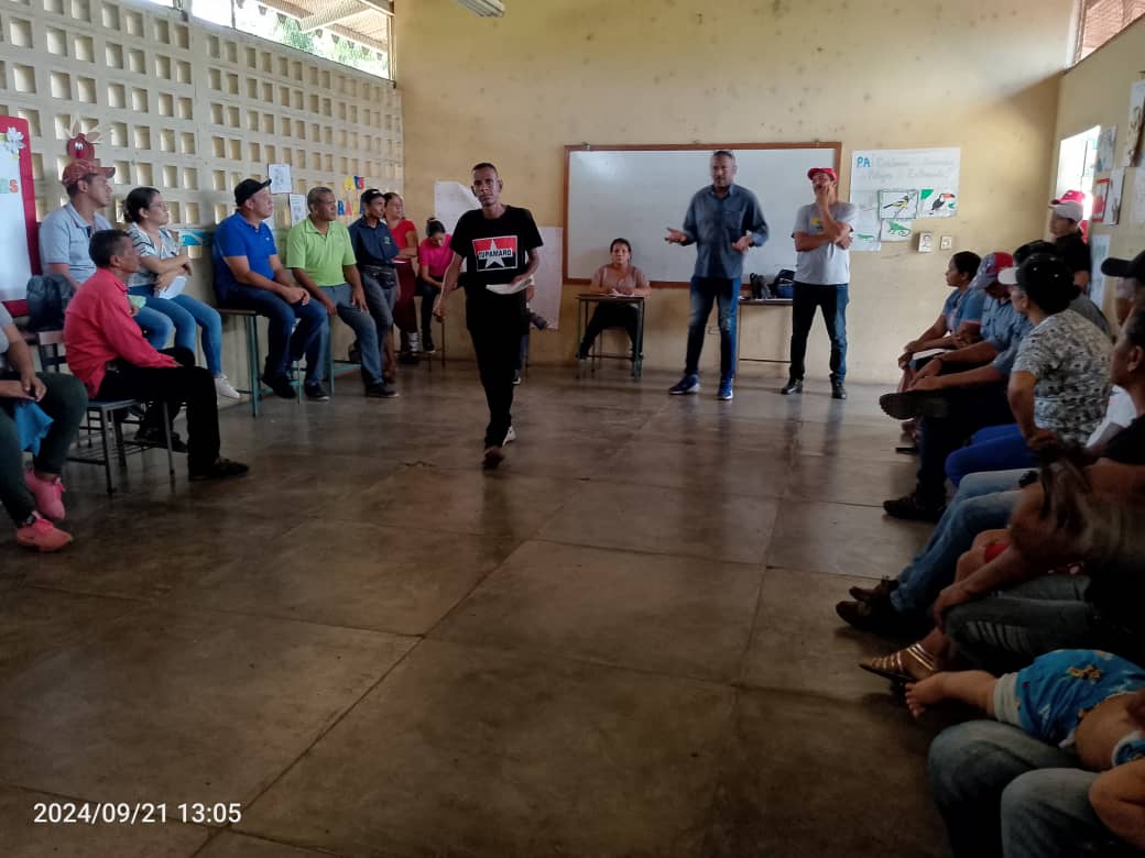 Dirección Política del Mcpio <a href="/MRT_AGUASAY/">MRT AGUASAY</a> participan en el Gran Congreso Nacional del Bloque históricosde la 5G y las 7T en la Comuna Agroproductiva Sol de Oriente Aguasay en el sector del Crucero.
#ComunaONada
<a href="/NicolasMaduro/">Nicolás Maduro</a>