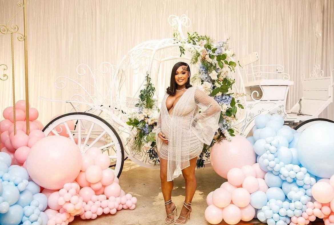 SaraiArmaniTV's tweet photo. A few shots from tonight’s episode! 

Catch an all new episode of WAGS: Toronto tonight at 7/6c! #WAGS6IX 💜 https://t.co/mHqqczbRaP