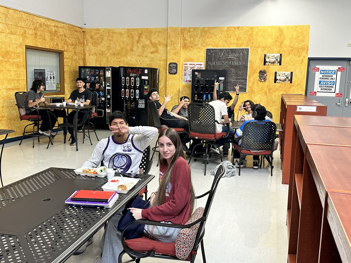 OptionsHS_SISD's tweet image. 100% attendance for today calls for celebration and 1 hr lunch for everyone!!! YAY Options is  #AllInForAttendance #TeamSISD