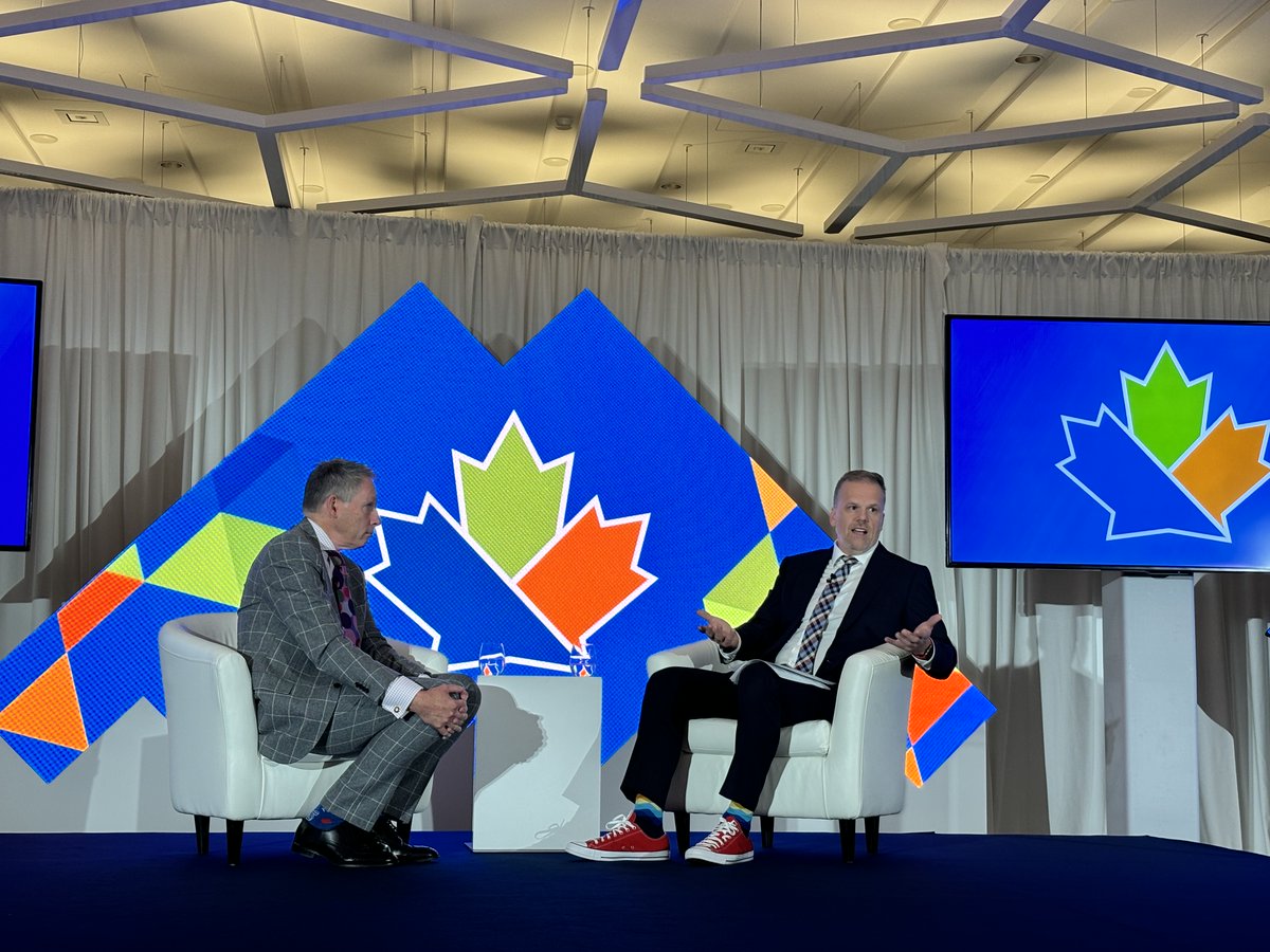 OBIOscience's tweet photo. 📸Minister Mark Holland (@markhollandlib) talking to Andrew Casey (@BiotechCasey) @BIOTECanada at #BIONATION about Canada’s preparedness for future pandemics & the need for life sciences sector to continue its work to benefit patients & keep Canada at the forefront of innovation. https://t.co/KLv0gIwaCI