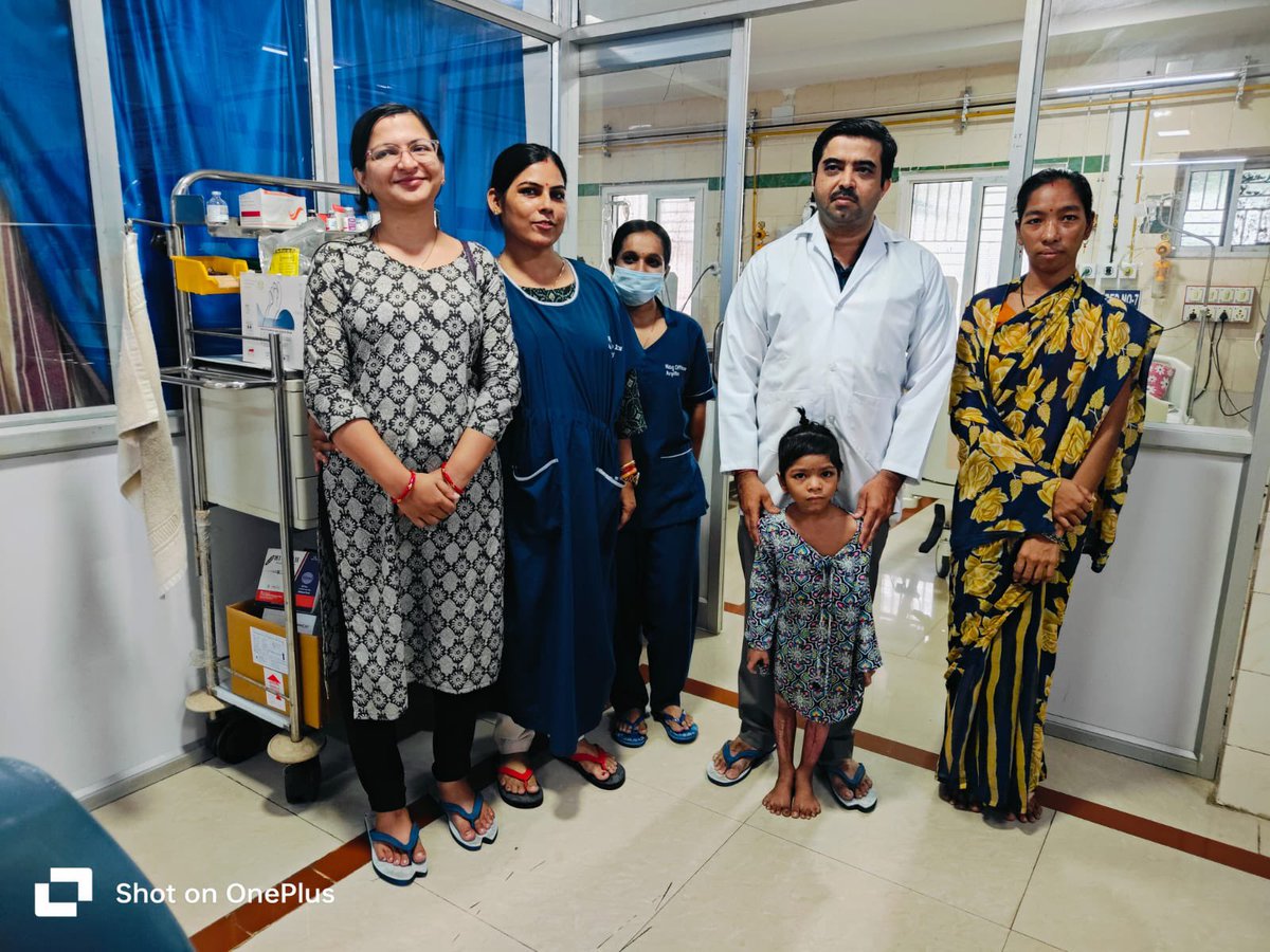 SCBMCHCTC's tweet image. A 5 yrs girl admitted with 
21 percent deep burn &amp;amp; after conservative management she had undergone allogenic skin transplantation from her mother on 14.08.2024 by Dr Biswajit Mishra and team of doctors of plastic surgery.
Now both mother and child  are healthy &amp;amp; discharged today