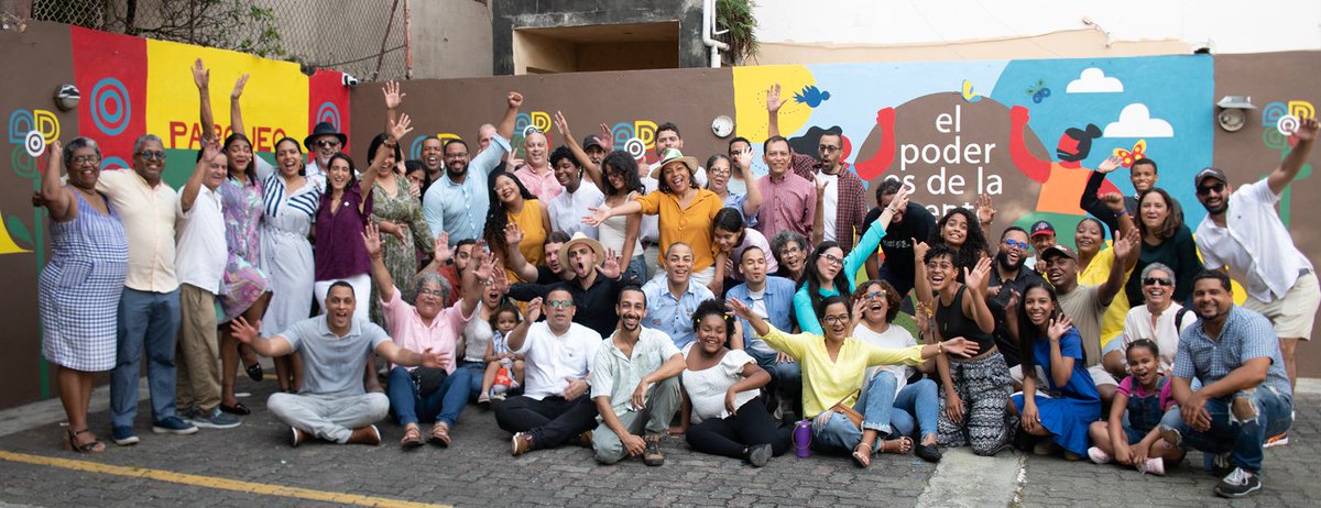 JosefinAlmanzar's tweet photo. La diferencia se demuestra en los pequeños detalles. Felicidades a la Secretaria de Arte y Cultura de @O_Democratica y a todo su equipo, coordinado por @CibelesSanchezP por el diseño y arte de este hermoso Mural en nuestra Casa Nacional. 🤎👏👏 https://t.co/Szn67EXHwj