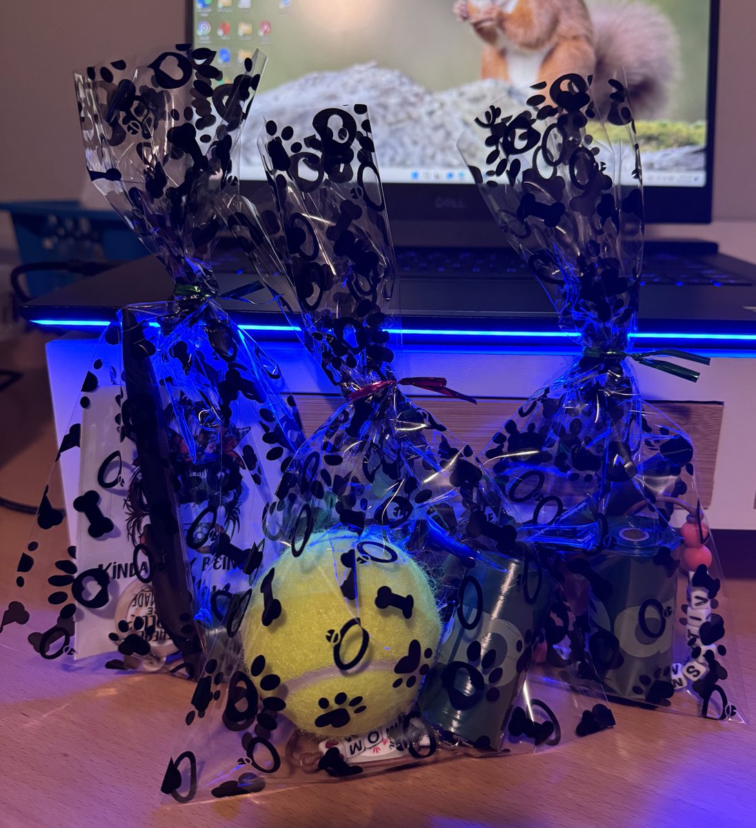 Bark_Beyond's tweet image. I just packed 3 dog-themed grab bags! 🐾🎁 They’re cheap, fun for everyone, and I even have a blast putting them together! 🎉🐶 Grab yours before they’re gone! 

👉 barkandbeyondsupply.com/products/bark-…

#DogLovers #FunForAll #GrabBag #shopsmall #dogsoftwitter #dogsofx