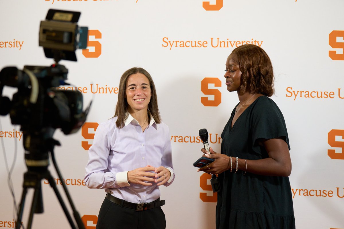 Syracuse University Athletics was proud to honor 
🏑Ann-Marie Guglieri '04
🚣‍♀️Ken Hutton '69
🤼Col. John Litzenberger USAF Ret.' 72
🏈Rick Miller '85 
with the prestigious LetterWinner of Distinction Award this past weekend🏆 Congratulations to these incredible individuals!🍊