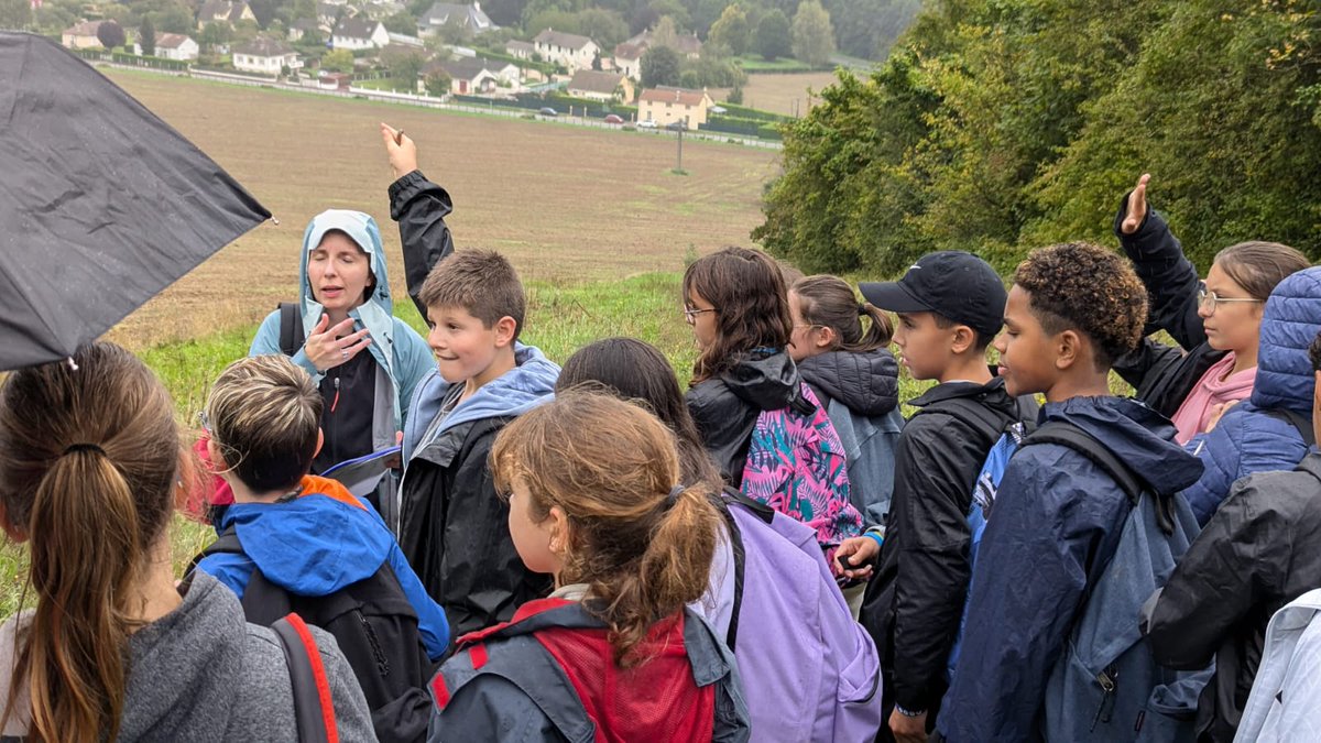 Journée pluvieuse mais journée de #cohesion pour les 6e - thématique #EDD avec #rando, réalisation de #croquis paysagers, travail en #anglais sur le vocabulaire de la nature et un déjeuner partagé. <a href="/EddCaen/">Equipe EDD Normandie</a> @MoncadaFra <a href="/Fmarchand_27/">Frédéric Marchand</a>