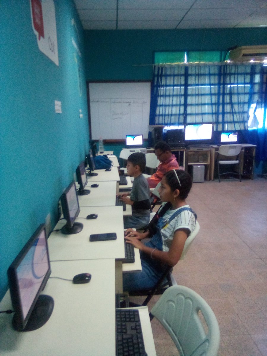 Atención a educandos y docentes..