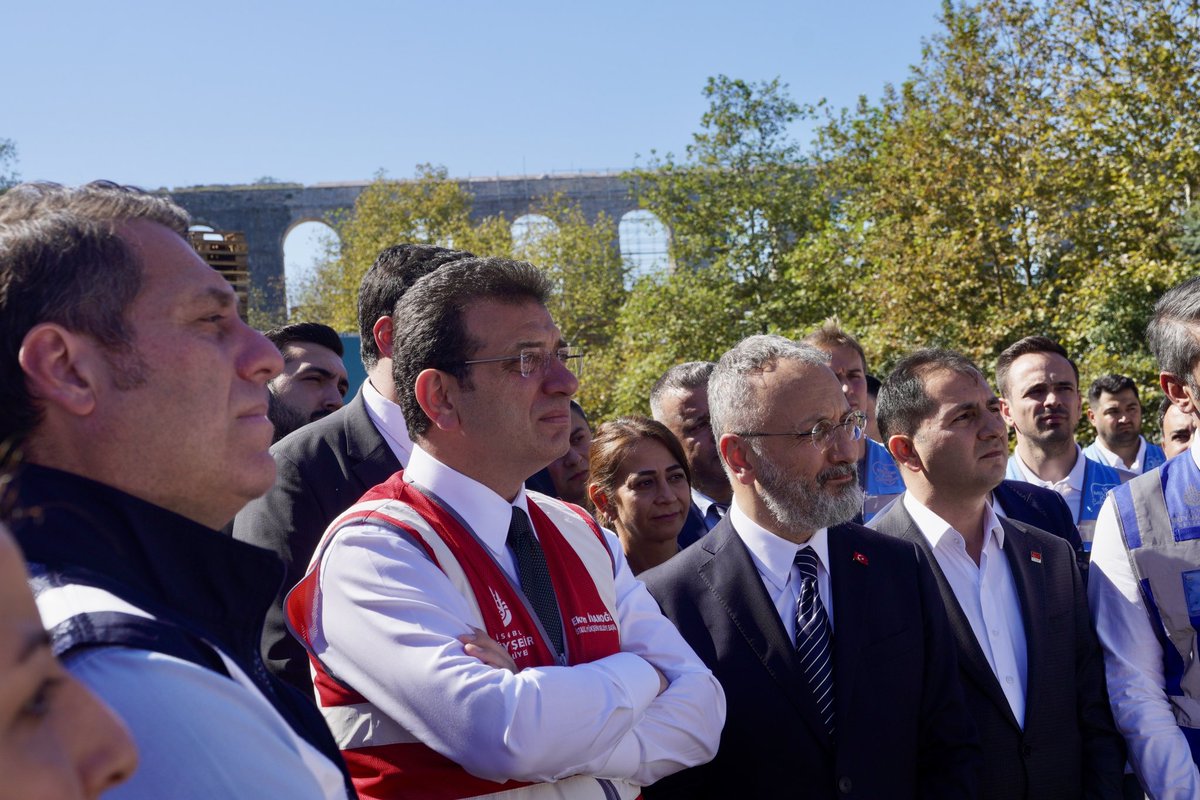 ekrem_imamoglu's tweet photo. Bugün Eyüpsultan ve Gaziosmanpaşa’daydık. Eyüpsultan’da Cendere Köprüsü projesini, Silahtarağa Parkı çocuk alanını ve yeni kreşlerimizi inceledik. Ardından da Gaziosmanpaşa’da semt pazarını ziyaret ettik. https://t.co/4E1MB0y25X