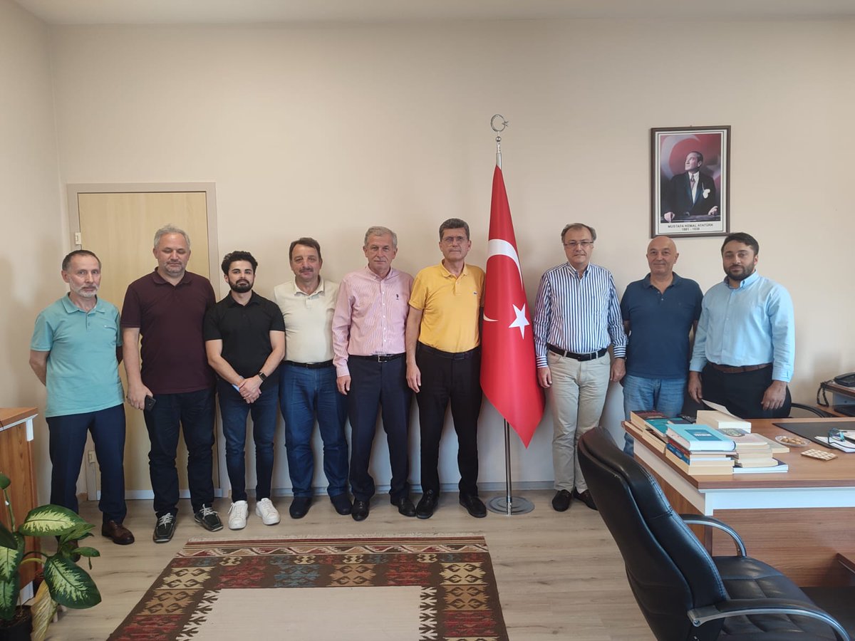 ▪︎Vakfımız yönetim kurulu olarak Giresun Üniversitesi İlahiyat Fakültesi dekanı sayın Prof. Dr. Muharrem Akoğlu'nu ziyaret ederek yeni eğitim öğretim yılında yapılacak faaliyetler hakkında istişarelerde bulunduk. Nazik ev sahipliğinden ötürü sayın dekanımıza teşekkür ediyoruz.