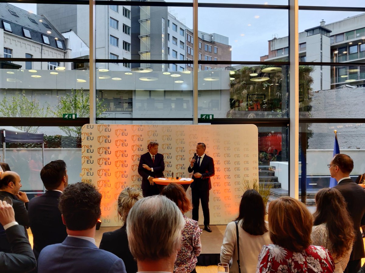 Vanavond organiseren de Rijksoverheid, provincies, gemeenten en waterschappen een ontmoeting met de Nederlandse Europarlementariërs en hun assistenten. 🇳🇱🇪🇺

In de woorden van de Permanent Vertegenwoordiger <a href="/PJKleiweg/">PJ Kleiweg</a> en HNP Voorzitter <a href="/ArthVanDijk/">CvdK Arthur van Dijk</a>: "We hebben elkaar nodig!"