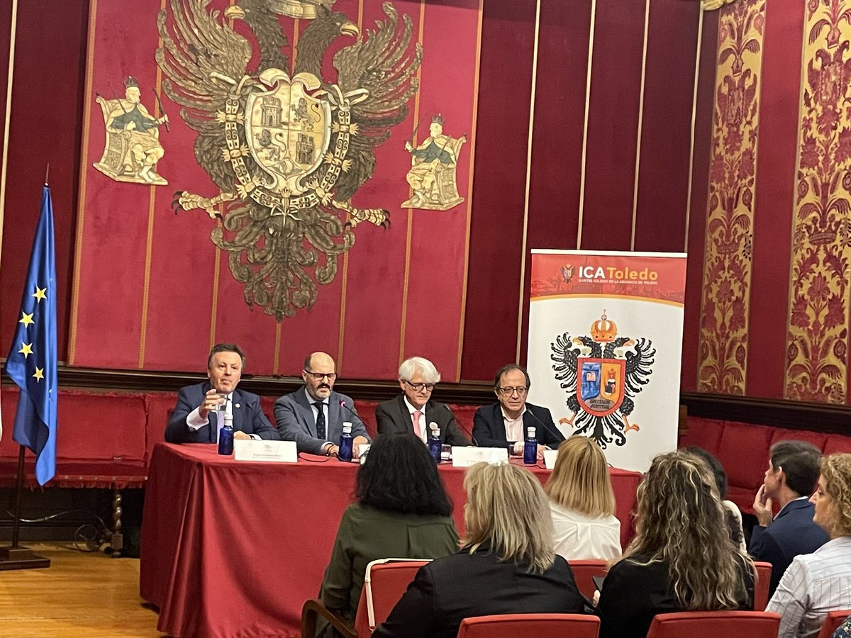 Tras la reunión de la subcomisión en <a href="/ICA_TOL/">Ilustre Colegio de la Abogacía de Toledo</a> recepción en el <a href="/ToledoAyto/">Ayuntamiento de Toledo</a> pistoletazo de salida del XII congreso <a href="/Abogacia_es/">Abogacía Española</a> #20añosprotegiendoalasvictimas
#abogacia