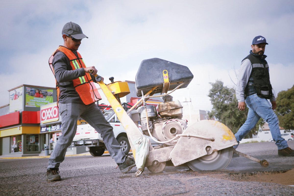 Me alegra informarles que hoy, damos por comenzado el bacheo agresivo por Fresnillo, iniciamos en Prolongación Sonora🚗🙌🏻
¡Hoy es un gran Miércoles! vamos paso a paso por ese #FresnilloBienHecho 🌅