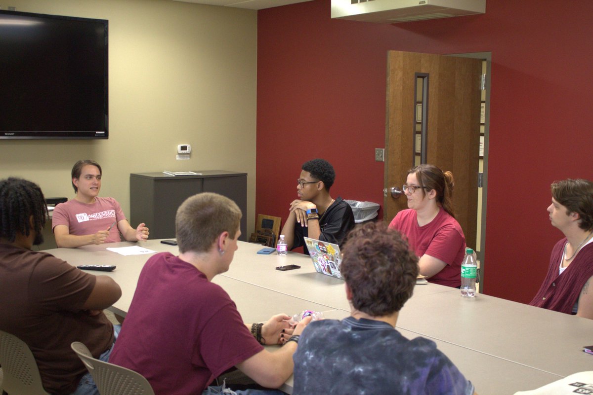 Our Program Director, Andrew Jáuregui led an incredibly productive meeting this last weekend where our DJs and Specialty Show hosts met, discussed their various broadcasts, and learned from Andrew how to be improve while sharing ideas to make the station grow as a whole.