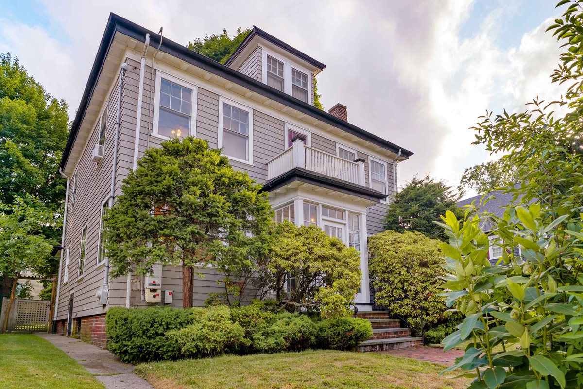 Looking for your #JamaicaPlain "castle?" Look no further than this spacious 4-bedroom single-family home, located at 32 Castleton Street! 

Join us for an #OpenHouse this weekend! 
More #info here: 32Castleton.com 
DM us for showings and details!