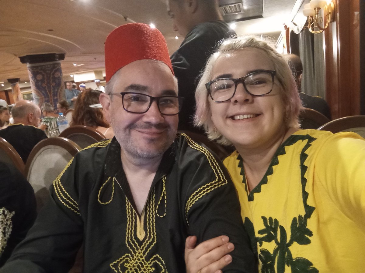 Ari, de Rol con bata y alpargatas tweet media