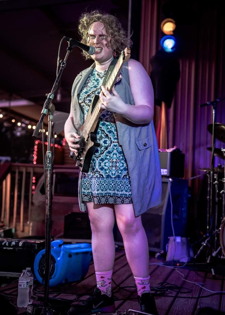 maxmobarry's tweet image. Katy, TX • one week ago, sweating outside with the reunited @flummoxband quintet 🦊☀️

Still reeling from a great week rocking w/ @MacSabbath 🍔
#strandbergguitars #livemusic #avantgarde #progressivemetal #prog #nonbinary #trans #othersbynoone #flummox #tour