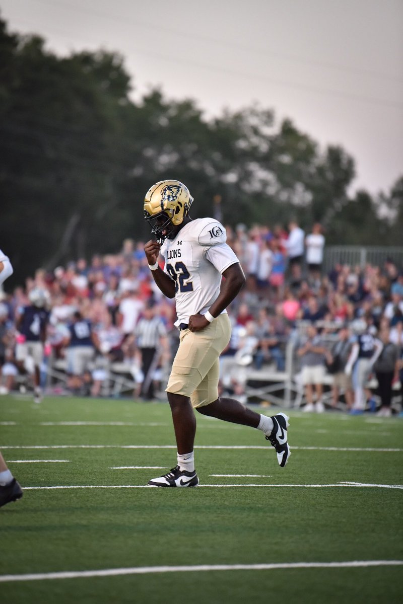 BariateKara's tweet image. Mid season highlights! 
Stats: 44 Total tckls, 33 Solo, 7 tfls, 2.5 Sacks, 1 FF
“The Lord himself goes before you and will be with you; he will never leave you nor forsake you. Do not be afraid; do not be discouraged.”
Deuteronomy 31:8 
#ProcessOriented 
hudl.com/v/2Q8tKT