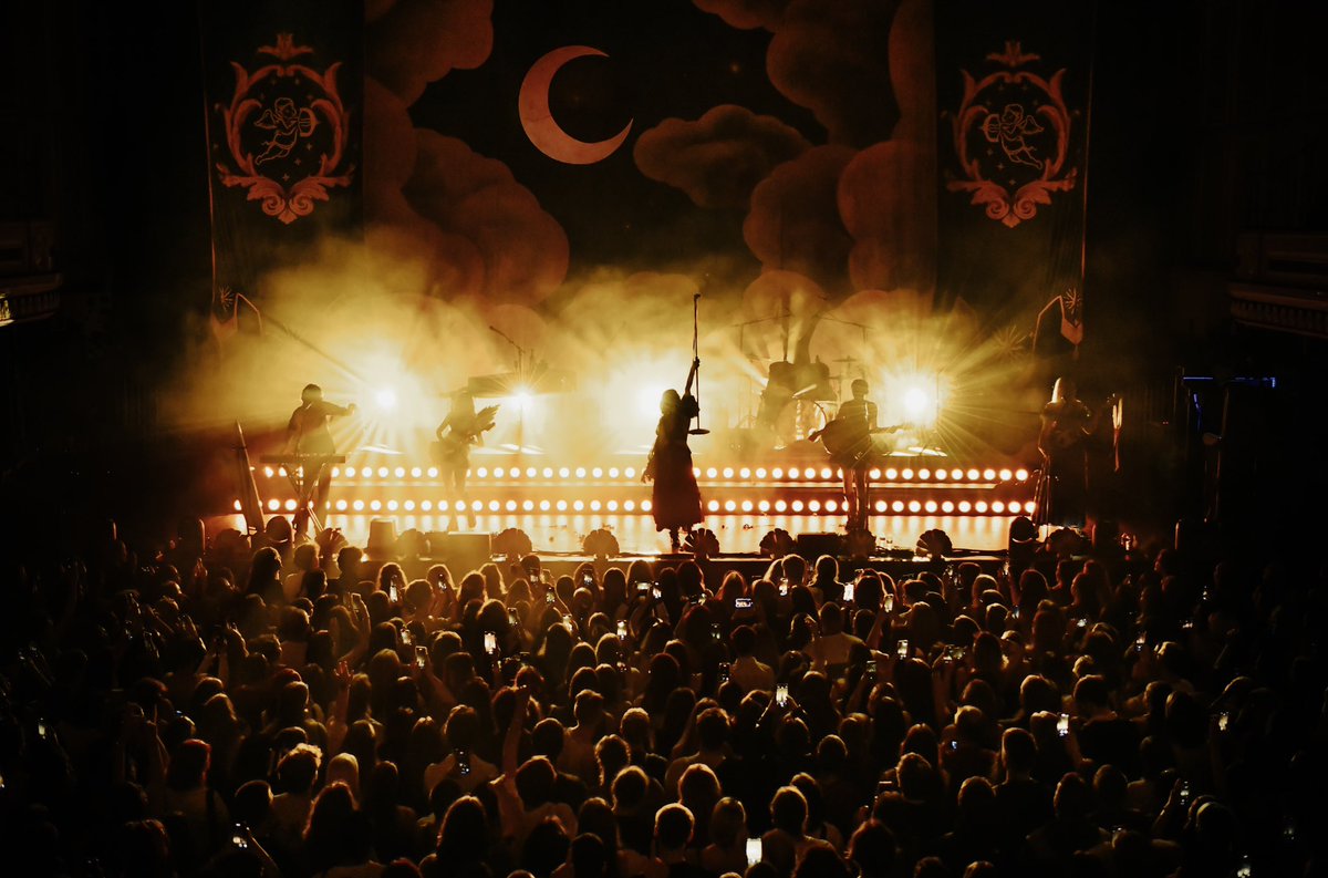 Fuck. Tour is ELECTRIC ⚡️⚡️ See you soon Sheffield ❤️