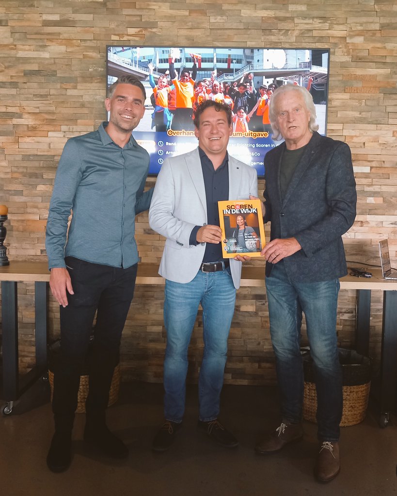 ⚽️10 jaar Scoren in de Wijk in Veenendaal. 🥳Van harte gefeliciteerd, Jaap en Wilco, met dit prachtige jubileum. Zó mooi om te zien en te horen hoeveel deze activiteiten betekenen voor de mentale weerbaarheid van kinderen. #respect #Veenendaal #gefeliciteerd
