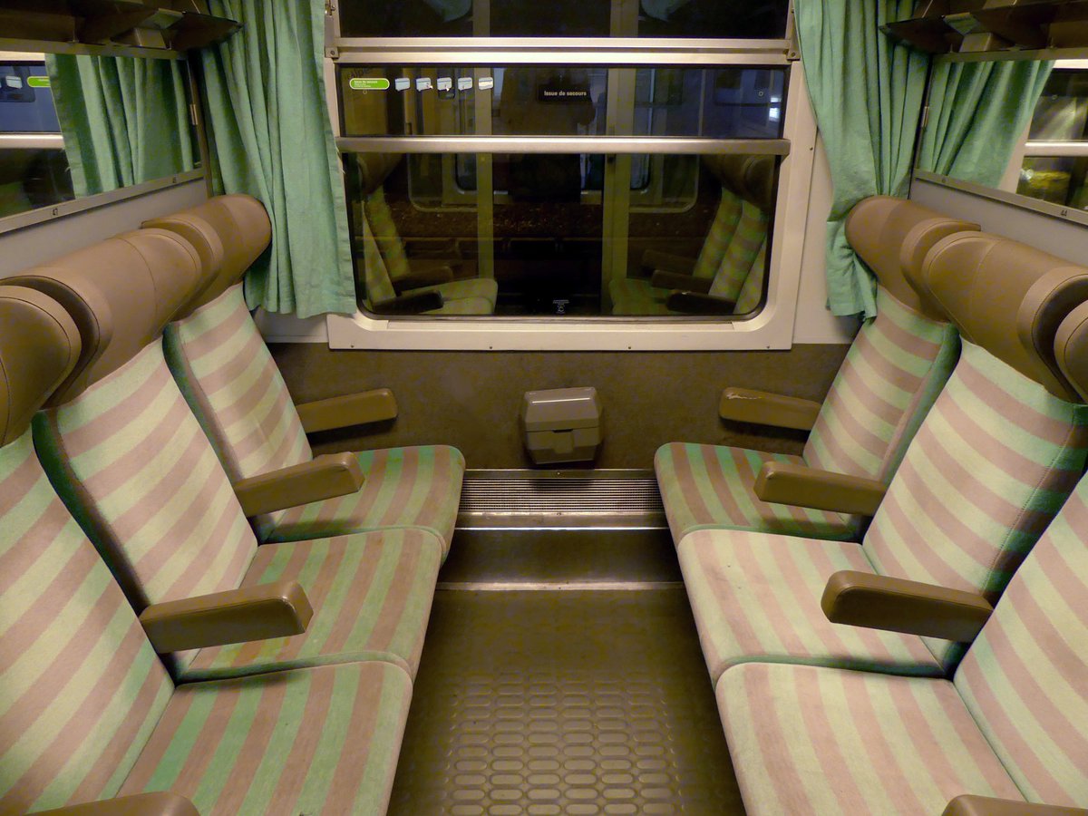 Julien_cdb_sncf's tweet photo. Ce jour de septembre ensoleillé
Ils étaient 6 collègues à se rassembler
C’est le trajet retour, la fin de journée
Tous dans le compart de l’Intercité
Ils font sauter le bouchon, ouvrent le pâté
Ils ferment la porte pour s’isoler
Le train ça rapproche, ça crée des amitiés https://t.co/jgKGH9aV4z