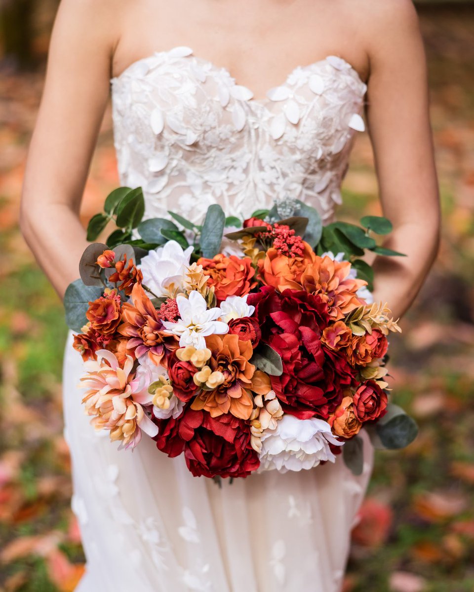 insbystudio's tweet photo. Just ‘cause #fallseason is here, and it makes everything so dreamy. 🍂🧡

Golden leaves, orange hues, and love in the air! Fall weddings bring all the cozy vibes. 🍁✨
#fallweddings #fallseason #californiafallweddings #fallweddinginspo #norcalweddings #californiaweddings https://t.co/T2lYL1HLFK