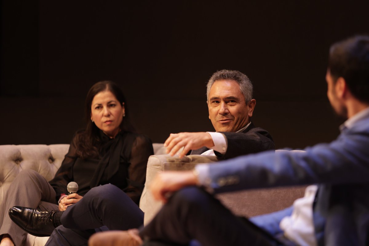 FINNOSUMMIT's tweet photo. Juan Miguel Guerra de @RevolutApp, Gabriela Estrada de @veximx, Eduardo Mendoza de @bancocovalto y Rafa de la Guia de @QuonaCapital, en su sesión “Unleash Innovation. Ex-banqueros en el mundo Fintech” https://t.co/pIkeQY7Ody