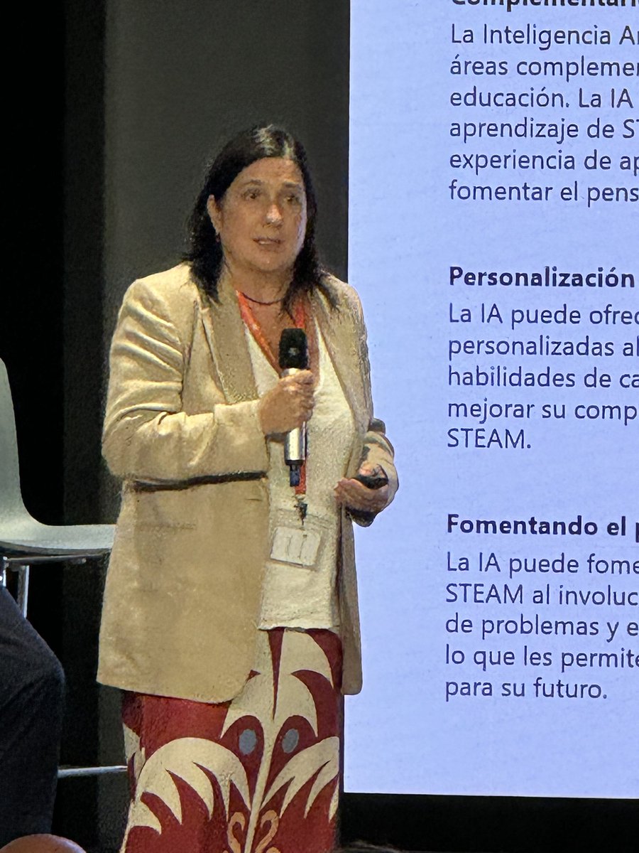 Ángel Pazos-López (@angelpazoslopez) on Twitter photo También <a href="/PiedadUrjc/">Piedad Tolmos</a> nos habla de #IA en la formación del profesorado de secundaria en <a href="/MicrosoftES/">Microsoft España</a>. También <a href="/PiedadUrjc/">Piedad Tolmos</a> nos habla de #IA en la formación del profesorado de secundaria en <a href="/MicrosoftES/">Microsoft España</a>.