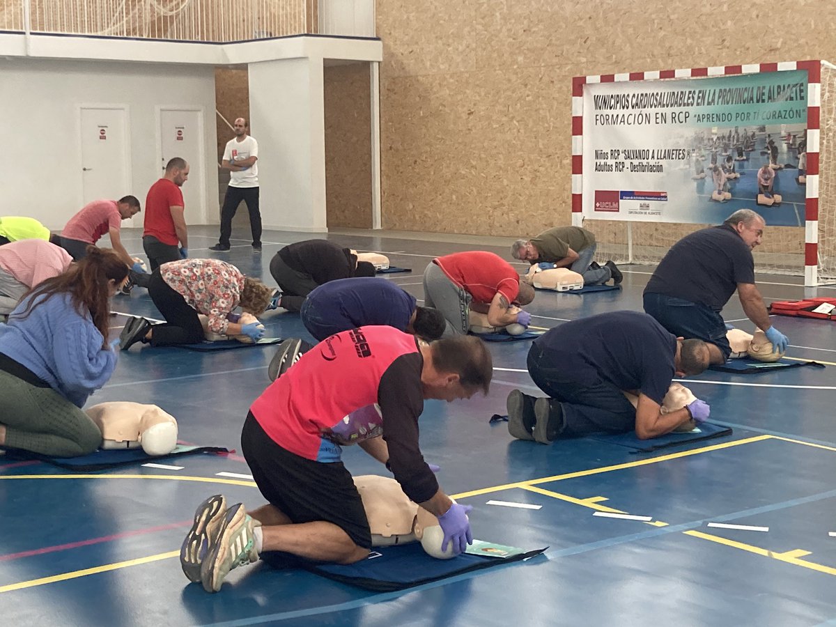 Fantástica acogida de la población de Riopar al Proyecto de Municipios Cardiosaludables de la provincia de Albacete. Más de 80 adultos practicando en RCP!!!
🫀🫁💪🏽
<a href="/Jrabanaless/">Joseba</a> 
<a href="/dipualba/">Diputación de Albacete</a> 
<a href="/GardeJulian/">Julian Garde</a> 
<a href="/Enfermeria_Ab/">Enfermería AB UCLM</a> 
<a href="/CGEnfermeria/">Consejo General de Enfermería</a> 
<a href="/ConsEspRCP/">Consejo Español RCP</a>
@ayuntamientoderiopar