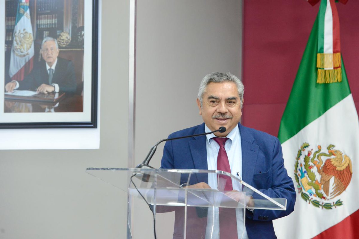 “Cumplimos, aplicamos la política energética con balance y nacionalismo 🇲🇽”, sostuvo el secretario Miguel Ángel Maciel Torres durante la develación de su retrato en la Secretaría de Energía, donde agradeció el compromiso de las y los trabajadores de esta institución.