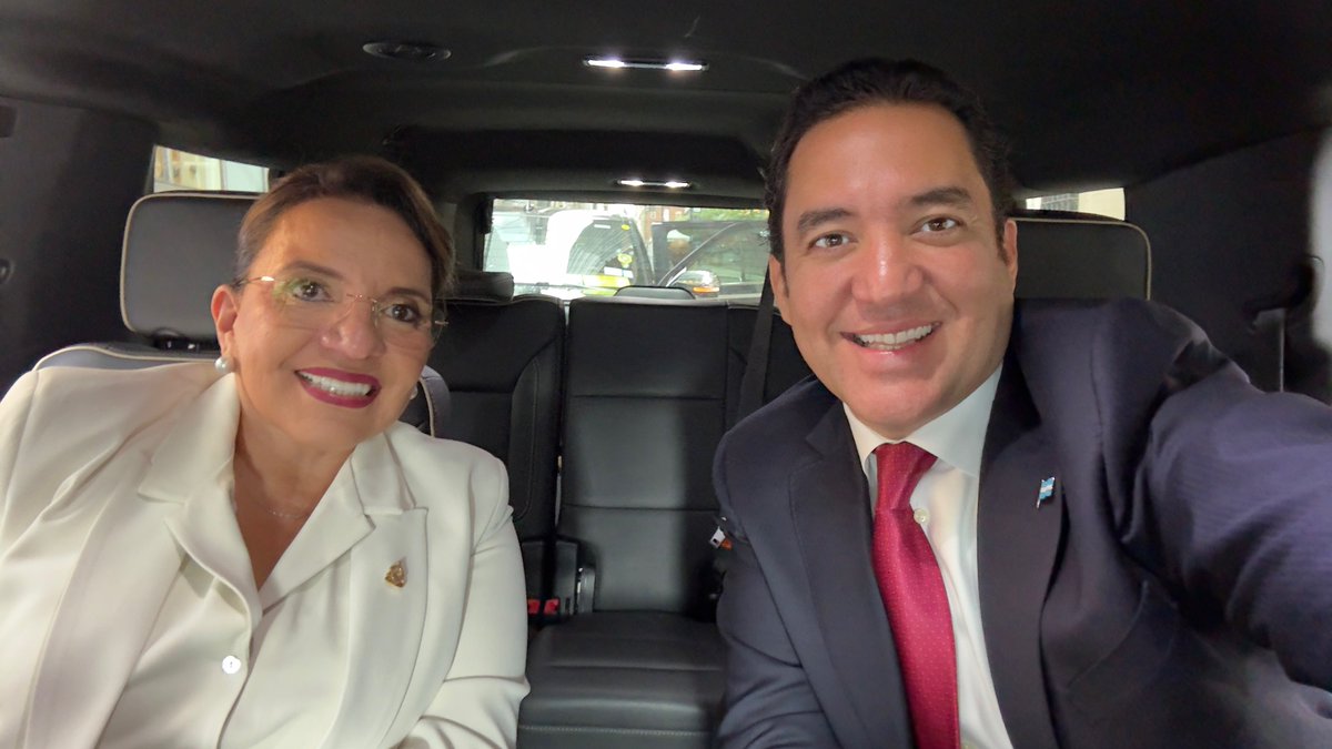 HectorZelaya's tweet photo. Un discurso histórico de la presidenta @XiomaraCastroZ en Naciones Unidas, fuerte y contundente. 

¡Saludos! 👋🏻😁 https://t.co/UWVHSHMQCm