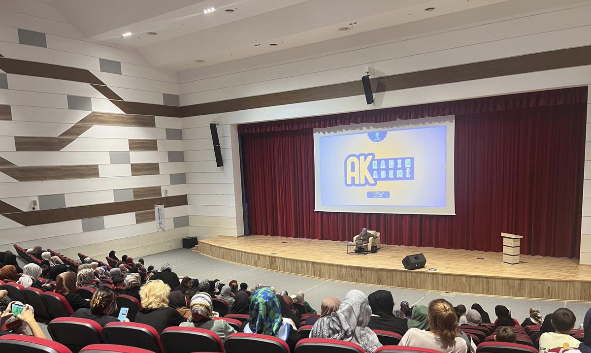 akkadinArnvtky's tweet photo. AK Kadın Akademi kapsamında İl Başkanlığımız tarafından düzenlenen programa; İl Kadın Kolları Başkanımız @salihademirer, İl Başkan Yardımcıları, Başkanımız @kirbas80, Silivri ve Çatalca teşkilatımız katıldı.

📍 AK Kadın Akademi Arnavutköy Programı https://t.co/gtUefesjlY