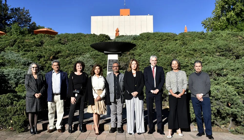 Testimonio de la calidad y excelencia que caracteriza a la Lic.en Diseño de Moda e Innovación de la Univ. Anáhuac <a href="/RedAnahuac/">Red Anáhuac</a>, el Consejo Mexicano para la Acreditación de Programas de Diseño le otorgó acreditación académica. Enhorabuena! @COMAPROD <a href="/CopaesMx/">COPAES</a>