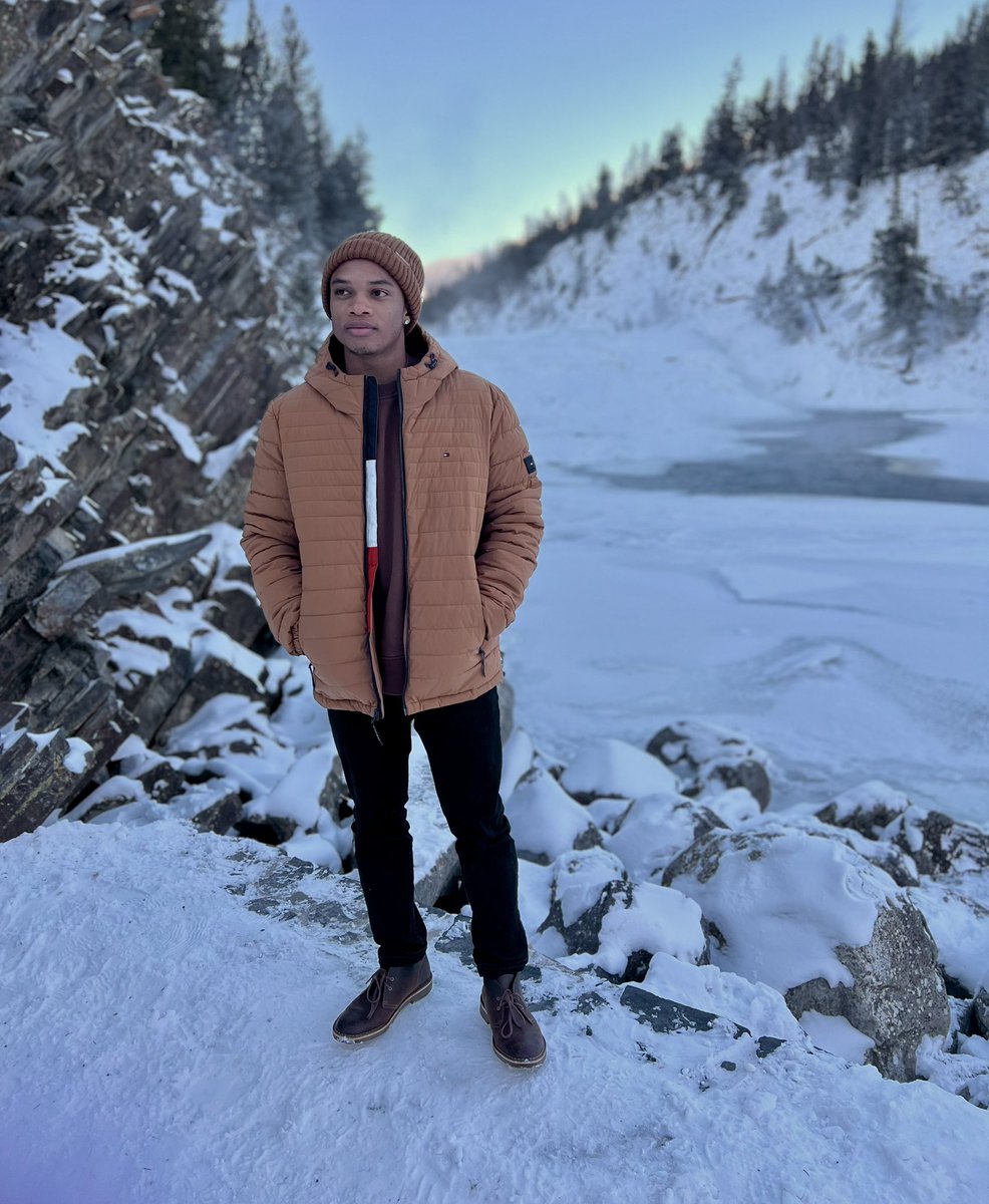 RealKingWright's tweet photo. So cold that I make the ice melt 🥶 https://t.co/hzQDmTSYwh