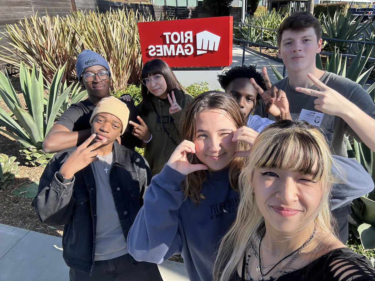 thank you for having us <a href="/riotgames/">Riot Games</a> 💛🥹

surely i hit emerald in tft now 💀