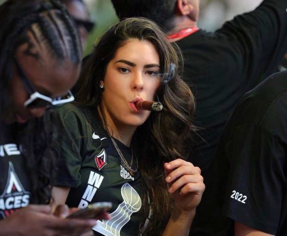 Kelsey Plum still has one of the coldest photo’s in history