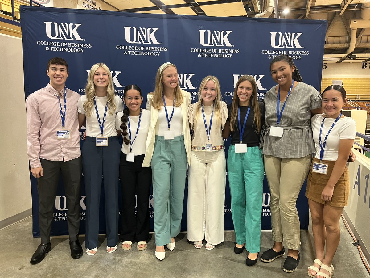 Our officer team attend Fall Leadership Conference in Kearney yesterday! Officers heard a great keynote speaker then attended breakout sessions to bring ideas back to our chapter. #lakeviewvikes