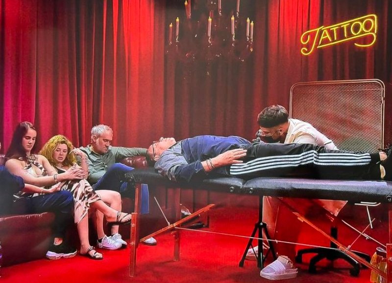 cardgani's tweet photo. parece que lo están velando mamón jajajaja

MAYITO GANADOR 🏆 #LaCasaDeLosFamososMx https://t.co/woI3WiYrLp