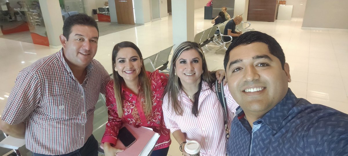 Saludando a muy buenos amigos en #PiedrasNegras <a href="/pilo_gzz/">P. Porfirio Gonzalez</a> <a href="/Jessykvelazquez/">Jessica Velazquez</a> <a href="/susanna226/">Susana Camarillo</a>