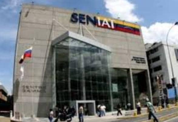 Siguen las retaliaciones y la molienda roja-rojita. En el SENIAT despidieron a varios funcionarios con más de 20 y 30 años de servicio que calificaban para ser jubilados. En la Región Capital botaron incluso a una funcionaria que tiene dos niños con condiciones especiales