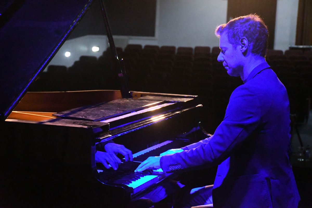 🔹 Silas Bassa, feliz de presentarse en La Pampa y recordar sus orígenes

Este jueves 26 brindará un concierto gratuito en el Teatro Español. "Le agradezco al Gobierno de La Pampa por haber organizado este evento", aseguró.

Info ➡️ acortar.link/9AYxvy