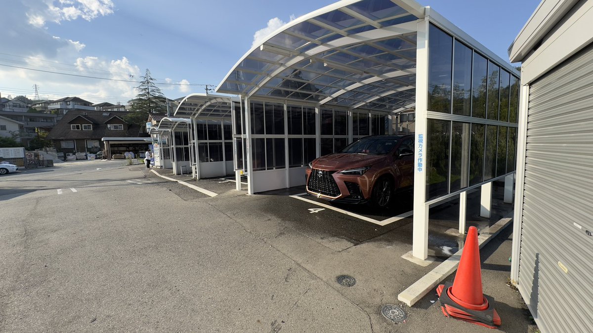 全国の洗車場紹介シリーズ。 ⚪︎しろくまセルフ洗車場 ・〒651-1101 兵庫県神戸市北区山田町小部 ・営業時間24時間 ・時間貸し洗車ブース4ヶ所  ・30分まで800円（平日） ・30分まで900円（土日祝） ・以後10分100円 ・各ブース純水（RO）設置3分100円 ・シャワーホース ...