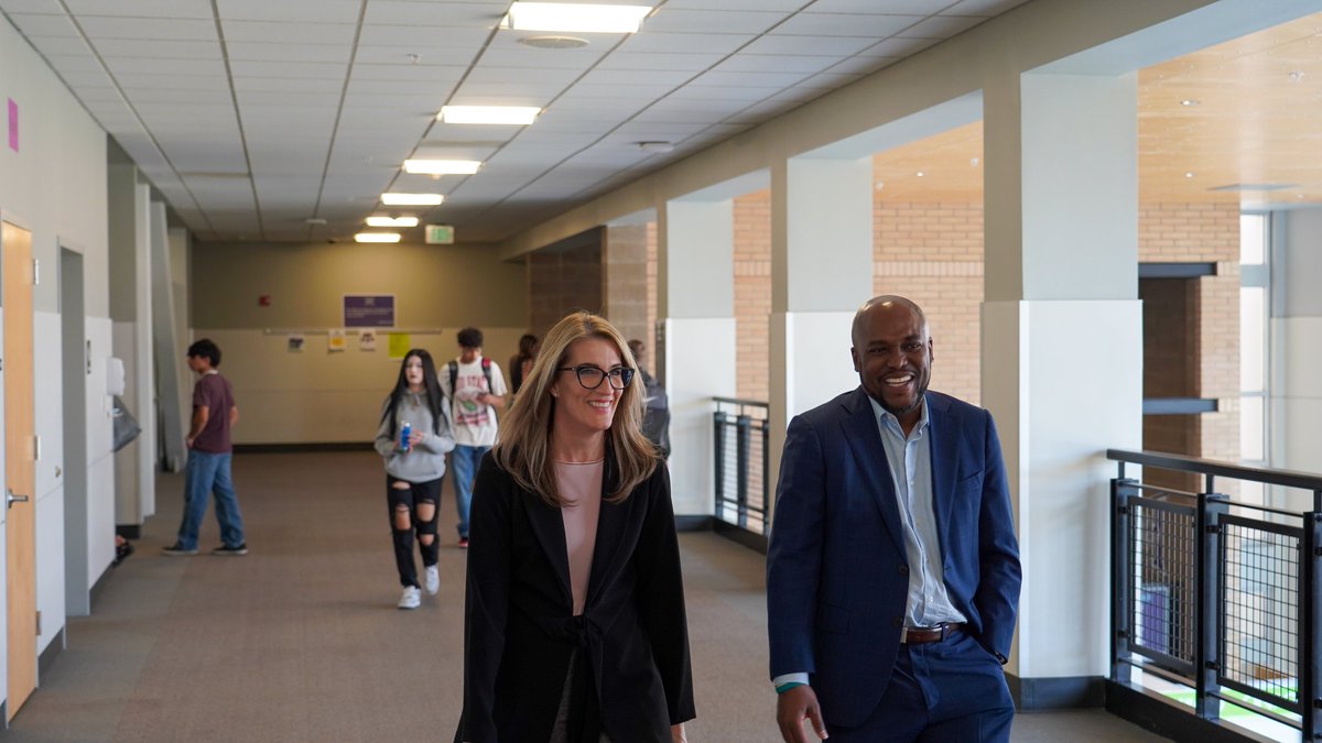 A heartfelt thank you to Dr. Peters for visiting the Hermiston School District and sharing valuable insights on effective Future Focused strategies. It has been an honor learning from you, as we continue striving toward a Future Focused vision.